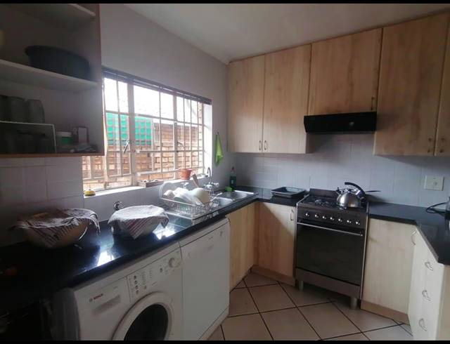 2 BEDROOM TOWNHOUSE FOR SALE IN ELDORAIGNE